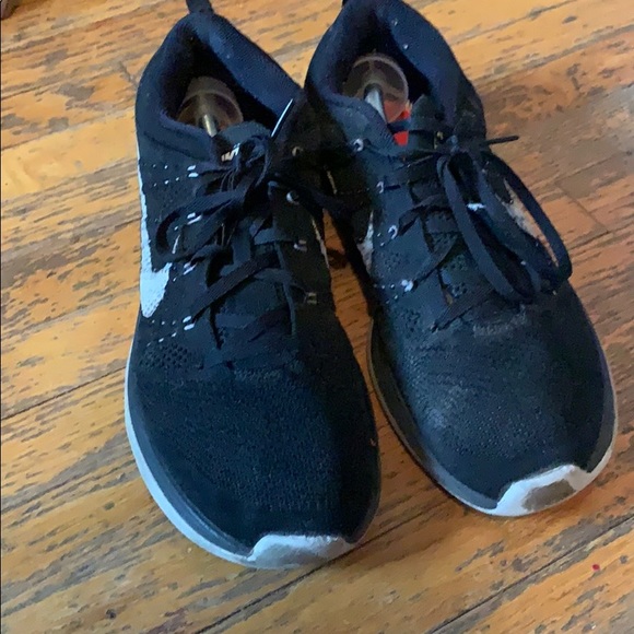 Nike Flyknit Lunar Running Shoes - Picture 2 of 3